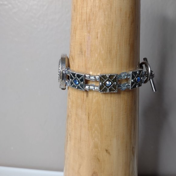 Cute Geneva Watch With Toggle Clasp - Picture 14 of 14